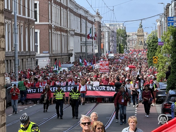 Génocide israélien contre les Palestiniens de Gaza : plus de 100 mille personnes manifestent à La Haye pour exiger une réaction des Pays-Bas Génocide israélien contre les Palestiniens de Gaza : plus de 100 mille personnes manifestent à La Haye pour exiger une réaction des Pays-Bas