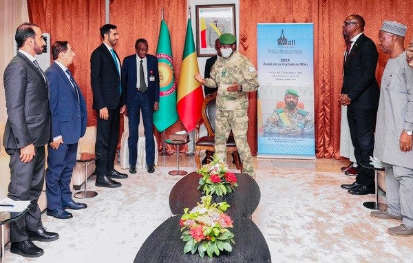 La délégation émiratie reçue par le général-président du Mali Assimi Goïta La délégation émiratie reçue par le général-président du Mali Assimi Goïta