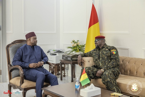 Le PM sénégalais Ousmane Sonko avec le Président guinéen Mamadi Doumbouya Le PM sénégalais Ousmane Sonko avec le Président guinéen Mamadi Doumbouya