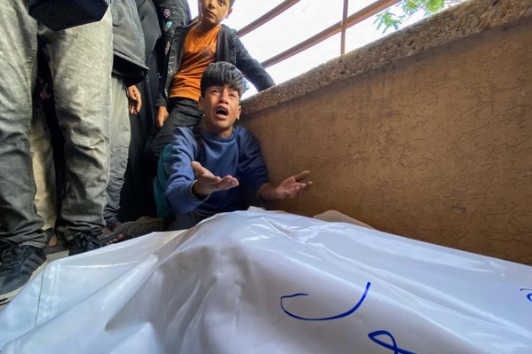 A Gaza, l'incompréhension atteint même les enfants face á la brutalité sans limites des armées sionistes