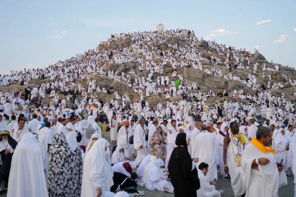 Des pèlerins sur le Mont 'Arafat Des pèlerins sur le Mont 'Arafat