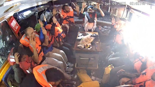 BLOCUS DE GAZA - Le navire humanitaire Madleen arraisonné par cinq navires de l’armée israélienne, ses occupants transportés en lieu inconnu BLOCUS DE GAZA - Le navire humanitaire Madleen arraisonné par cinq navires de l’armée israélienne, ses occupants transportés en lieu inconnu