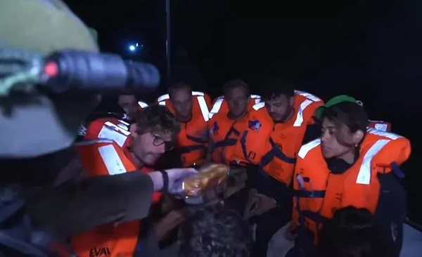 Les douze membres volontaires de la Madleen piratée en haute mer par Israël Les douze membres volontaires de la Madleen piratée en haute mer par Israël