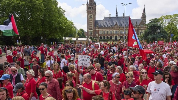 Pays-Bas: une marée rouge à La Haye pour demander au gouvernement de lutter contre le "génocide" à Gaza Pays-Bas: une marée rouge à La Haye pour demander au gouvernement de lutter contre le "génocide" à Gaza