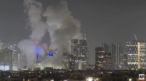 Tel Aviv sous les missiles iraniens aux premiers jours de la guerre. Le cessez-le-feu de Trump semble fragile...