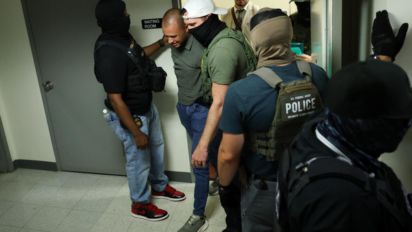 Des demandeurs d'asile arrêtés après des audiences "pièges" à New York Des demandeurs d'asile arrêtés après des audiences "pièges" à New York