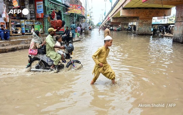 Pakistan : 221 morts dans des pluies torrentielles depuis le début d'une saison "inhabituelle" des moussons fin juin