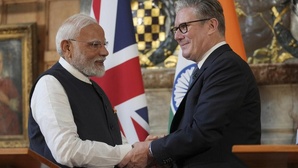 Les chefs de gouvernement indien Modi (g.) et britannique Starmer Les chefs de gouvernement indien Modi (g.) et britannique Starmer