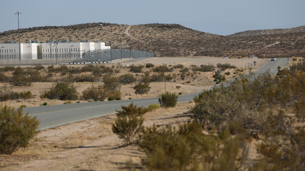 L'offensive anti-migrants de Trump, une aubaine pour les prisons privées L'offensive anti-migrants de Trump, une aubaine pour les prisons privées