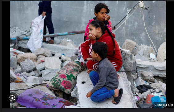 Ces trois enfants (et leurs familles) sont peut-être dans la liste macabre établie par le WP et recensant les 18500 enfants palestiniens assassinés par Israël à Gaza.