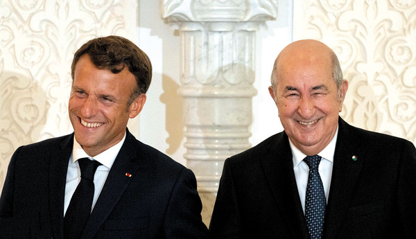 Abdelmajid Tebboune (d.) et Emmanuel Macron : un double sourire qui appartient peut-être au passé Abdelmajid Tebboune (d.) et Emmanuel Macron : un double sourire qui appartient peut-être au passé