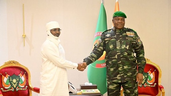 Mahamat Idriss Deby en visite au Niger pour renforcer une relation de «nécessité stratégique» Mahamat Idriss Deby en visite au Niger pour renforcer une relation de «nécessité stratégique»