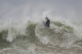 L'ouragan Erin atteint les Caraïbes et entraîne de fortes pluies