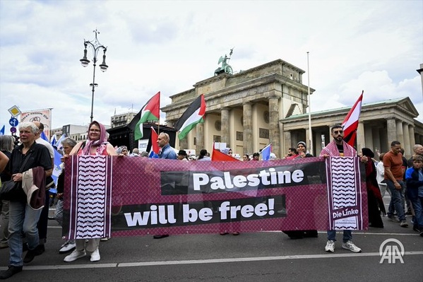 Berlin: plus de 20 000 personnes manifestent contre le « génocide israélien » à Gaza Berlin: plus de 20 000 personnes manifestent contre le « génocide israélien » à Gaza