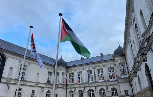 France: 52 mairies hissent le drapeau palestinien malgré l’interdiction du ministère de l’Intérieur France: 52 mairies hissent le drapeau palestinien malgré l’interdiction du ministère de l’Intérieur