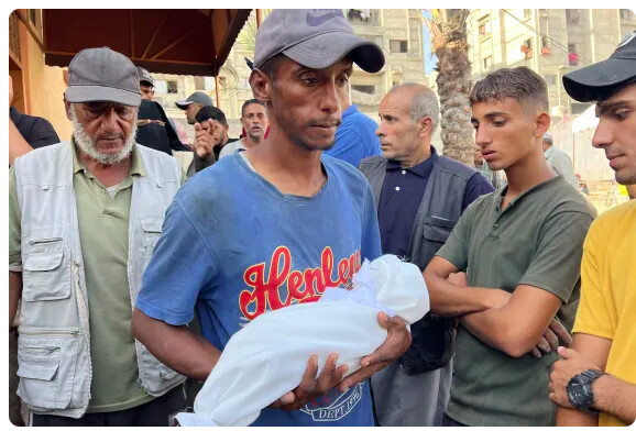 Le nourrisson (2 à 5 mois) Eid Mahmoud Abu Jamma mort par malnutrition à cause du blocus humanitaire décrété par Israël contre le Ghetto de Gaza (photo Al-Jazeera)