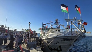Un navire de la Flotille humanitaire mondiale SUMUD attaqué par Israël Un navire de la Flotille humanitaire mondiale SUMUD attaqué par Israël