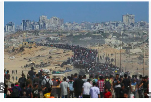 Bande de Gaza: Avec l'entrée en vigueur du cessez-le-feu, des milliers de Palestiniens reviennent du sud vers le nord Bande de Gaza: Avec l'entrée en vigueur du cessez-le-feu, des milliers de Palestiniens reviennent du sud vers le nord