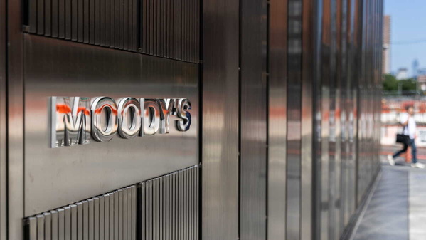 Moody's accorde un sursis à la France en maintenant sa note, avec perspective négative