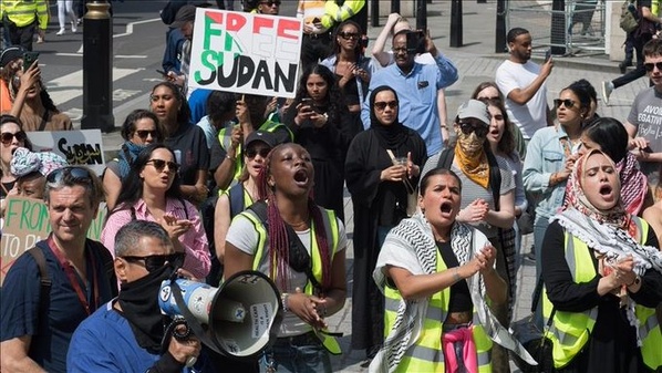 Manifestation à Berlin pour dénoncer le « génocide au Soudan » Manifestation à Berlin pour dénoncer le « génocide au Soudan »