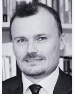 Le professeur Gentian Zyberi