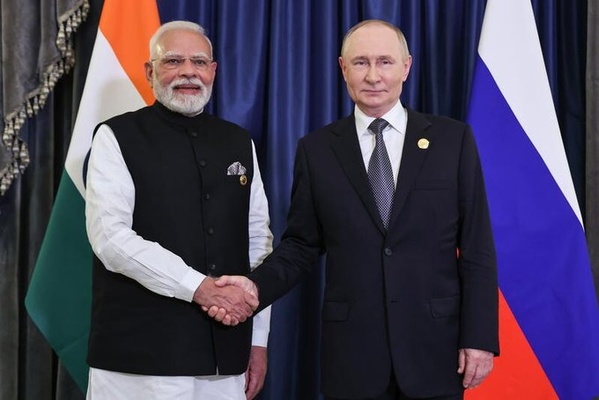 Narendra Modi (g.) et Vladimir Poutine