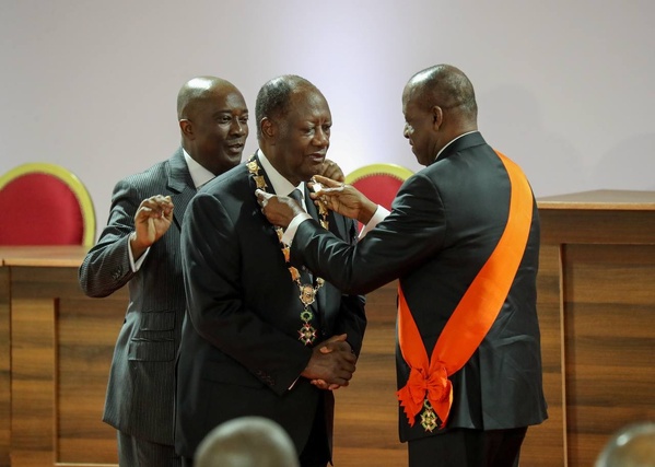 Alassane Ouattara reçoit les attributs de sa présidence Alassane Ouattara reçoit les attributs de sa présidence