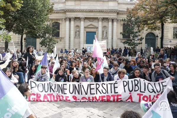 Université Paris 1 Panthéon-Sorbonne: Intervention policière sur fond de hausse des frais pour les étudiants étrangers Université Paris 1 Panthéon-Sorbonne: Intervention policière sur fond de hausse des frais pour les étudiants étrangers