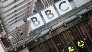 Montage trompeur - Donald Trump poursuit la BBC pour 10 milliards de dollars Montage trompeur - Donald Trump poursuit la BBC pour 10 milliards de dollars