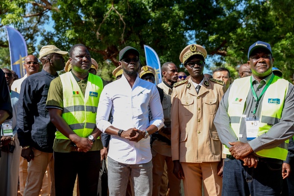 Bassirou Diomaye Faye lance les travaux de la route reliant Sandiniéri à la Guinée-Bissau Bassirou Diomaye Faye lance les travaux de la route reliant Sandiniéri à la Guinée-Bissau