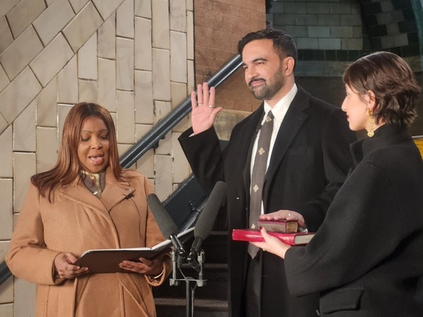 Le démocrate Zohran Mamdani prête serment sur le Coran et devient officiellement maire de New York