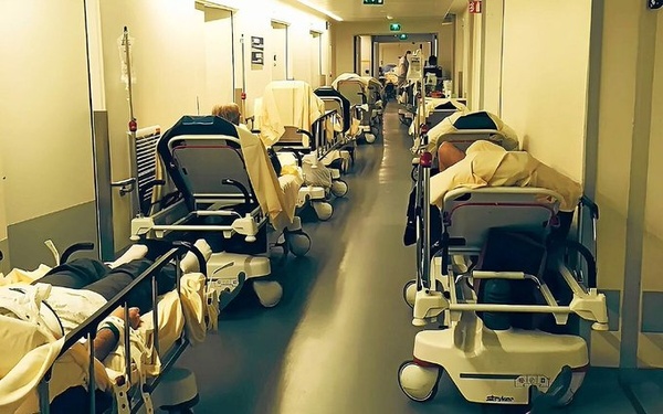 France : deux patients meurent sur des brancards aux urgences du CHU de Rennes France : deux patients meurent sur des brancards aux urgences du CHU de Rennes