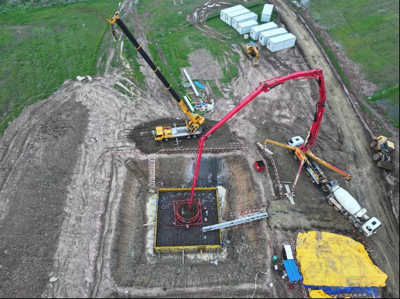 Le chapiteau n° 3 du Pont de Dier dans le neuvième tronçon du projet de la deuxième phase du projet ferroviaire à grande vitesse marocain est en cours de coulée. (Photo/Qi Yimin)