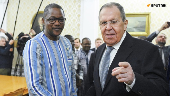 Karamoko Jean Marie Traoré (g.) et Sergueï Lavrov Karamoko Jean Marie Traoré (g.) et Sergueï Lavrov