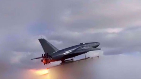 Capture d'écran d'une vidéo diffusée par l'armée iranienne montrant le moment du lancement d'un drone contre des bases militaires israéliennes le 13 mars 2026.