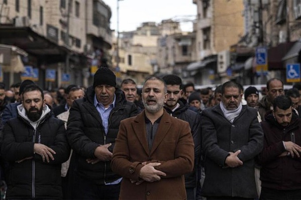 Des fidèles musulmans en prière à Jérusalem le 20 mars 2026