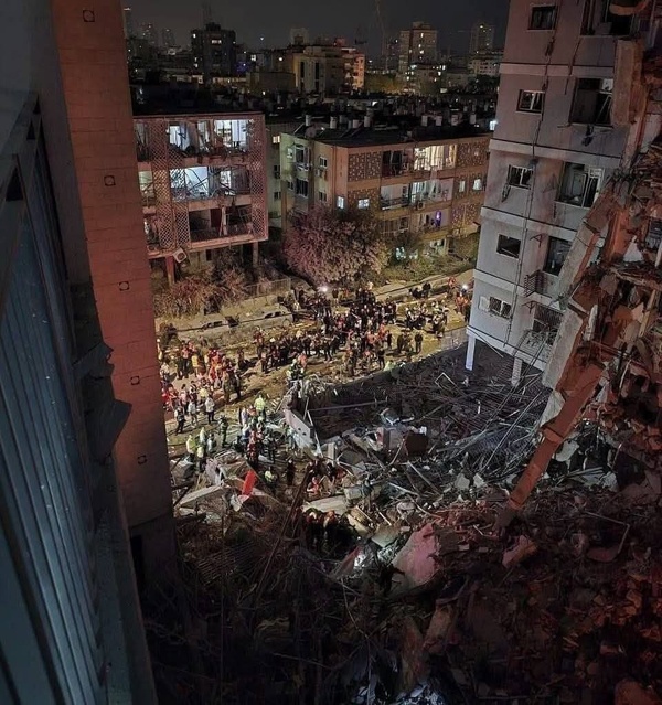 Les dégâts de la frappe iranienne sur Dimona dans le sud d'Israël Les dégâts de la frappe iranienne sur Dimona dans le sud d'Israël