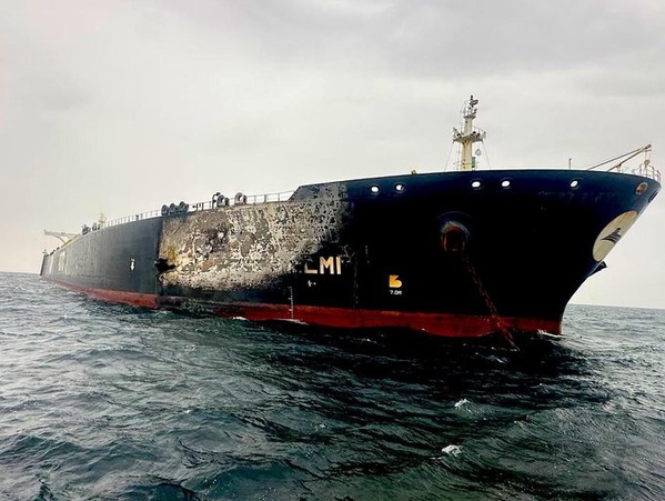 Le navire Haifong Express israélien fortement touché par les missiles de la marine iranienne, selon Press TV.