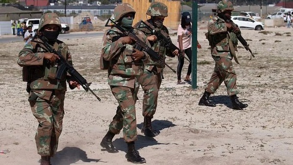 Afrique du Sud : opération militaire contre la criminalité à Cape Town, 2 200 soldats déployés Afrique du Sud : opération militaire contre la criminalité à Cape Town, 2 200 soldats déployés