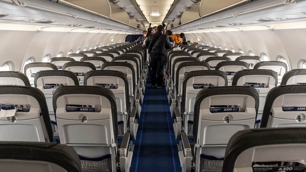 Après six semaines de guerre, le secteur aérien en proie à un double choc