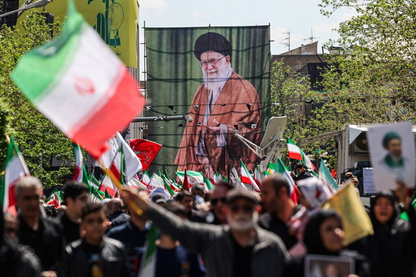 Hommage national à Ali Khamenei en Iran, tué il y a 40 jours
