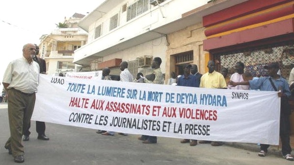 La presse gambienne sur un autre front aujourd'hui après celui mené pour la lumière sur l'assassinat du journaliste Deyda Haidara  au début des années 2000 sous le régime de Yahya Jammeh