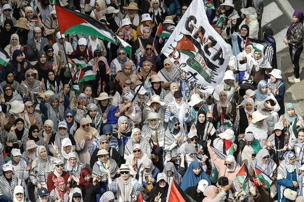 Des milliers de personnes manifestent au Maroc contre la loi israélienne sur la peine de mort visant les Palestiniens Des milliers de personnes manifestent au Maroc contre la loi israélienne sur la peine de mort visant les Palestiniens