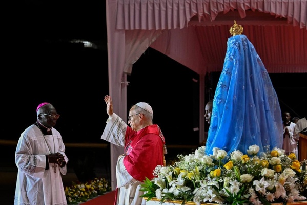 En Angola, le pape dénonce "le fléau de la corruption" devant 100.000 fidèles En Angola, le pape dénonce "le fléau de la corruption" devant 100.000 fidèles