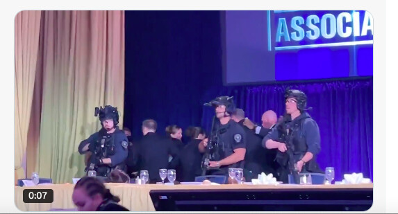 Donald Trump en train d'être évacué par des agents du Secret Service