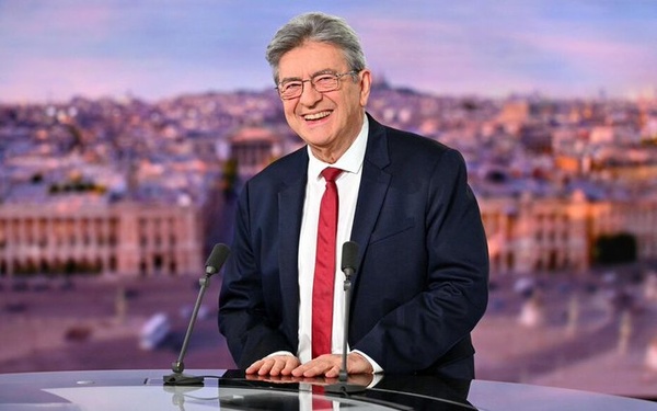 Jean-Luc Mélenchon sur le plateau du 20Heures de la chaine TF1, le 3 mai 2026 Jean-Luc Mélenchon sur le plateau du 20Heures de la chaine TF1, le 3 mai 2026