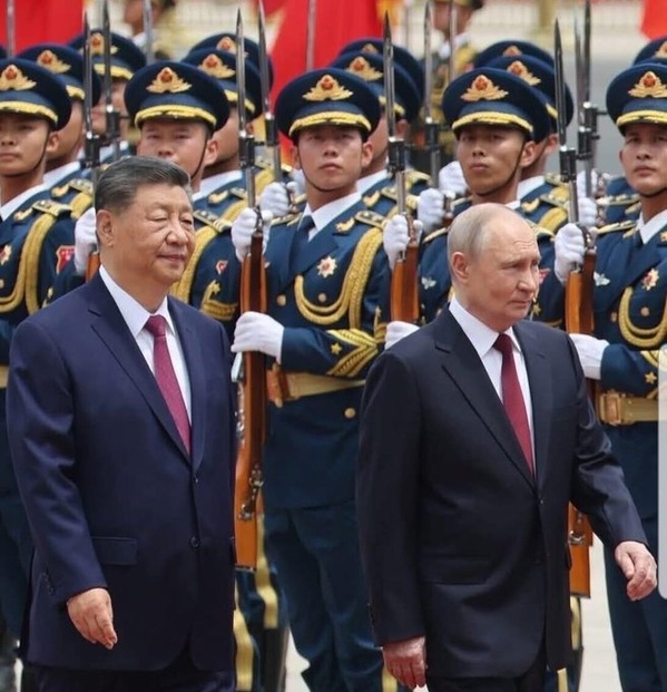 Xi Jinping (g.) et Vladimir Poutine