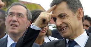 Nicolas Sarkozy (d.) et Claude Guéant en lunettes (g.) Nicolas Sarkozy (d.) et Claude Guéant en lunettes (g.)