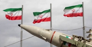 L’Iran affirme avoir frappé une base aérienne américaine après une attaque présumée contre l’île de Sirik