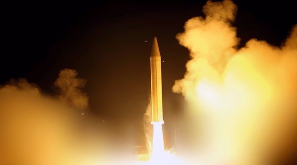 Le CGRI tire des missiles en direction des cibles en Palestine occupée, le 7 juin 2026. ©Tasnim